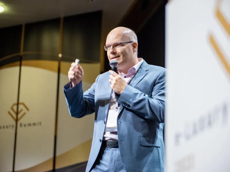 A speaker on stage at the e-Luxury Summit